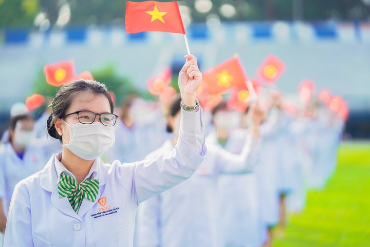 350 bác sĩ, nhân viên y tế VNVC tham gia chiến dịch tiêm chủng vắc xin Covid-19 tại TP.HCM ảnh 1