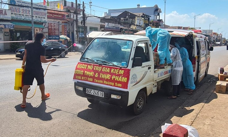 Người Đồng Nai chung tay hỗ trợ bà con trong vùng giãn cách xã hội ảnh 2