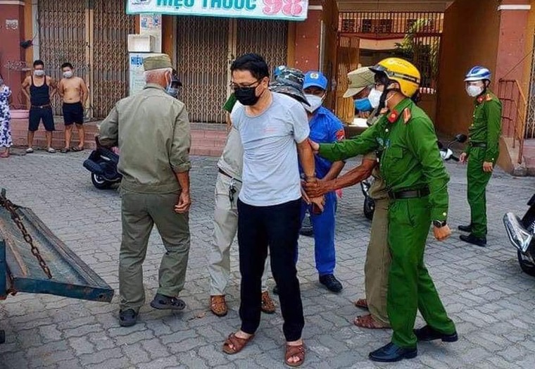 Công an khẳng định ông Trần Vinh tát nữ nhân viên y tế tại buổi lấy mẫu xét nghiệm? ảnh 1