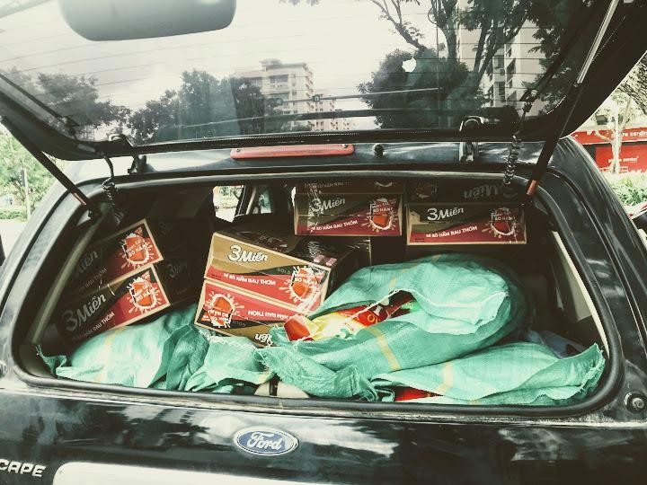 Sài Gòn những ngày phong toả - Bài 2: Trẻ con khát sữa, bà bầu lo viện phí sinh ảnh 2