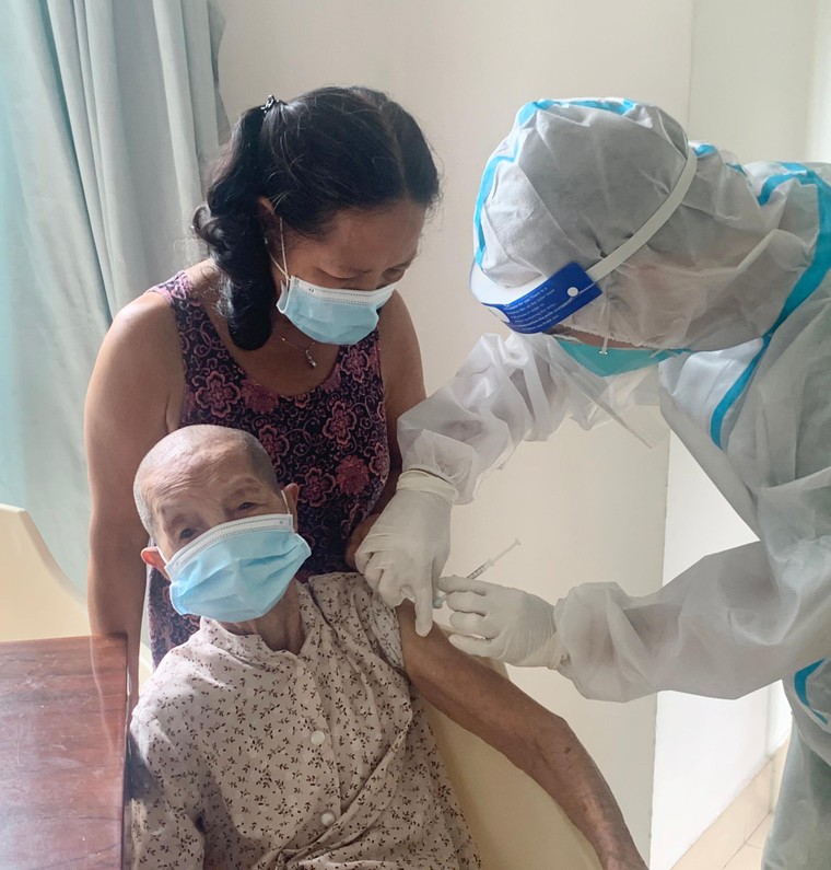 BV Lê Văn Thịnh khám bệnh miễn phí tại nhà: Kiểm soát tốt bệnh lý nền trong đại dịch ảnh 3