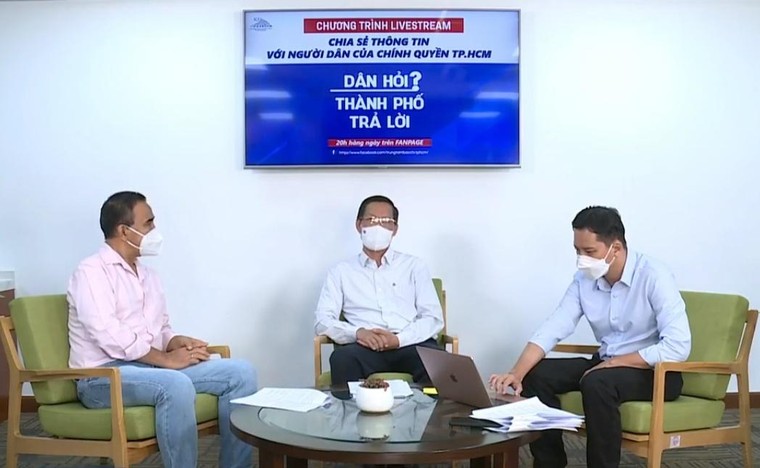 Chủ tịch UBND TP.HCM livestream, người dân quan tâm tiền trợ cấp ảnh 1