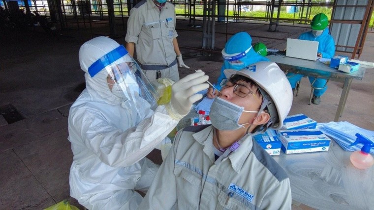 Toàn bộ nhân lực của Thép Hòa Phát Dung Quất đã được tiêm vắc xin phòng Covid-19 ảnh 1