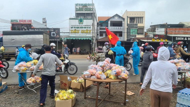 Đồng Nai: Nhiều hoạt động hỗ trợ đồng bào về quê ảnh 1
