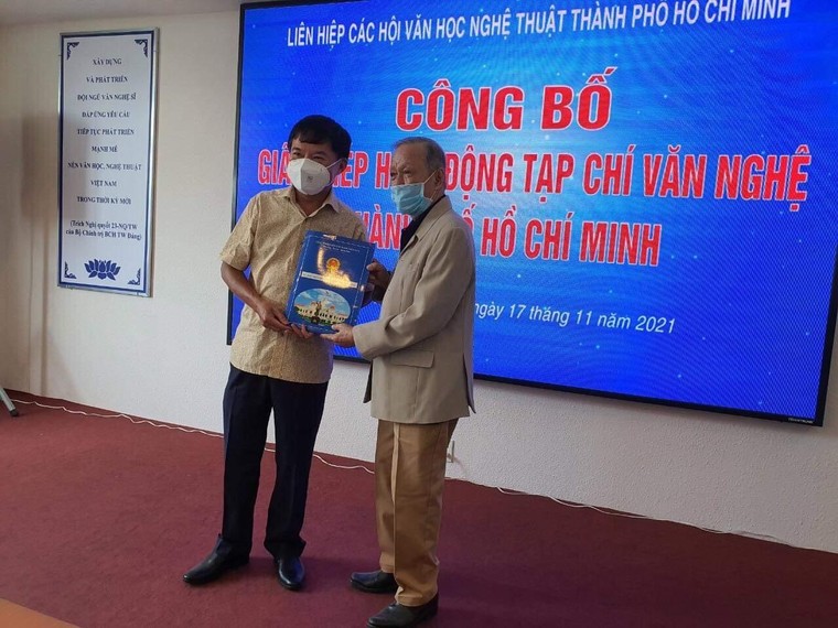 Nhà văn Bùi Anh Tấn làm Tổng biên tập tạp chí Văn nghệ TP.HCM ảnh 1