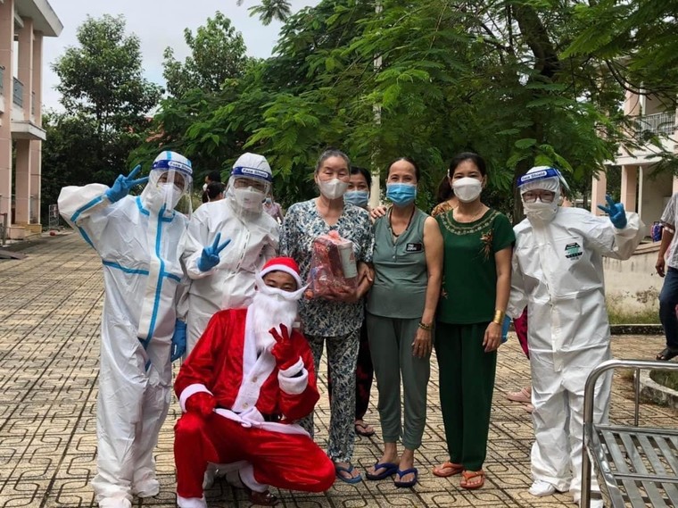 Giáng sinh bất ngờ của bệnh nhi đang điều trị tại Bệnh viện dã chiến Củ Chi ảnh 6