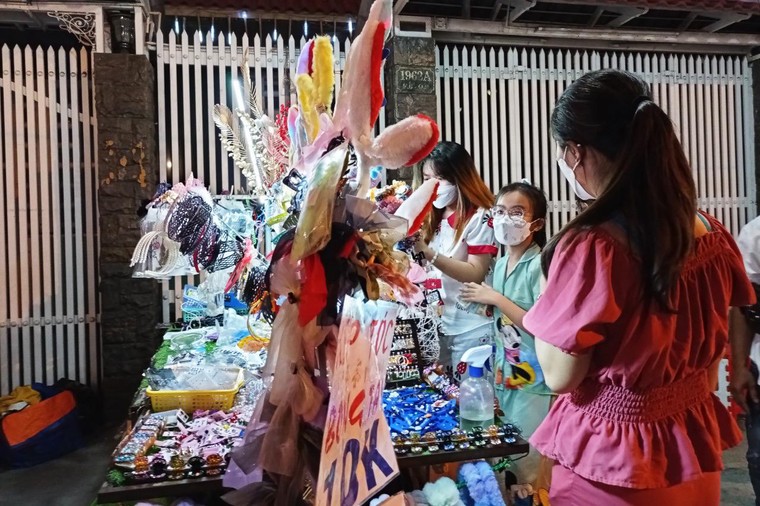 TP.HCM: Người dân đón Giáng sinh trong cơn đại dịch Covid-19 ảnh 13