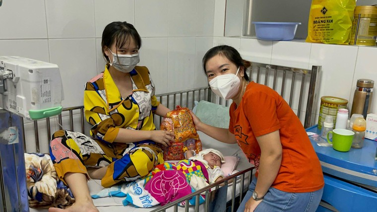 Giáng sinh bất ngờ của bệnh nhi đang điều trị tại Bệnh viện dã chiến Củ Chi ảnh 4