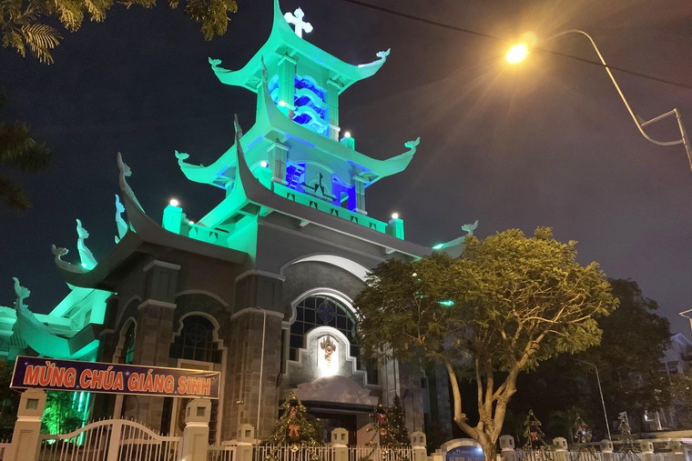 TP.HCM: Người dân đón Giáng sinh trong cơn đại dịch Covid-19 ảnh 18