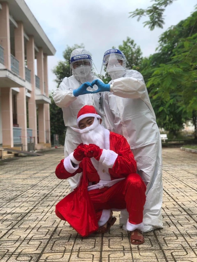 Giáng sinh bất ngờ của bệnh nhi đang điều trị tại Bệnh viện dã chiến Củ Chi ảnh 8