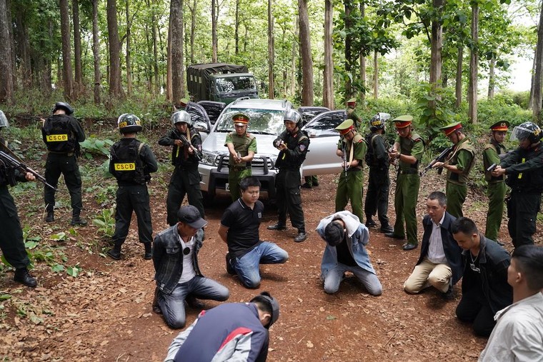 "Bão Ngầm" qua lời kể của đạo diễn Đinh Thái Thuỵ ảnh 4