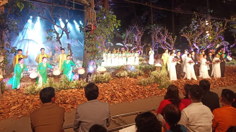 Những hình ảnh lãng mạn trong đám cưới đặc biệt của các y bác sĩ tại TP.HCM ảnh 2