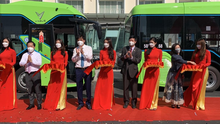 Vinbus khai trương tuyến buýt điện tại TP.HCM ảnh 1