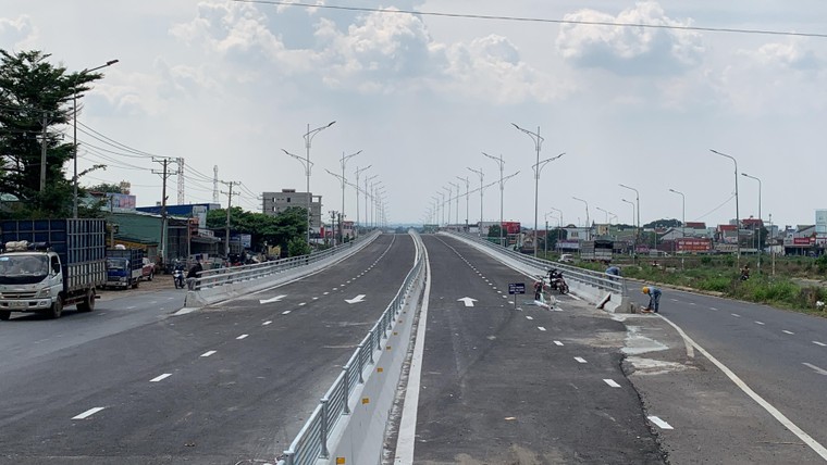 Bất cập tại Cầu vượt Dầu Giây - Bài 1: Thi công cẩu thả tại dự án 13 triệu USD ảnh 2