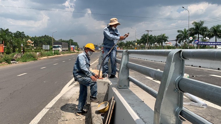 Bất cập tại Cầu vượt Dầu Giây - Bài 1: Thi công cẩu thả tại dự án 13 triệu USD ảnh 3