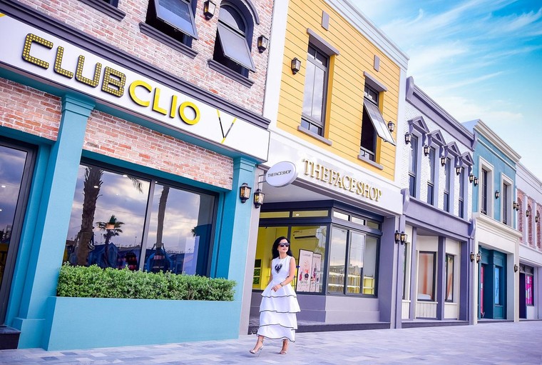 “Bà hoàng nhung lụa” tận hưởng ngày bình yên tại Hồ Tràm ảnh 7