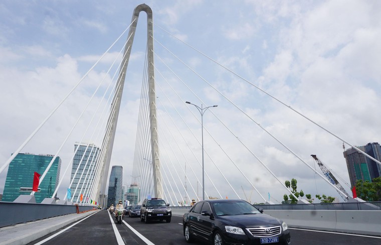 Từ 15 giờ ngày 28/4, người dân được lưu thông qua cầu Thủ Thiêm 2 ảnh 2