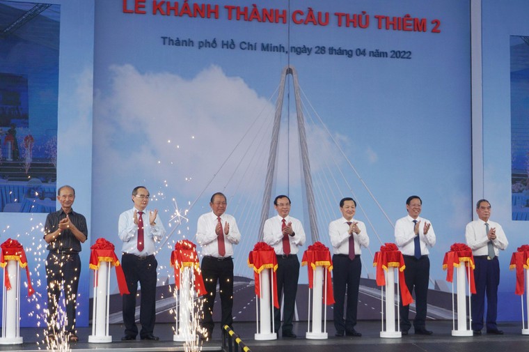 Từ 15 giờ ngày 28/4, người dân được lưu thông qua cầu Thủ Thiêm 2 ảnh 1