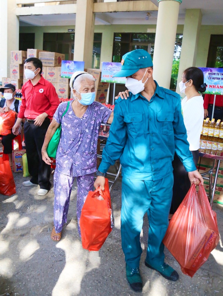 Nụ cười hạnh phúc của những người nghèo mưu sinh trên đất Bình Dương ảnh 7