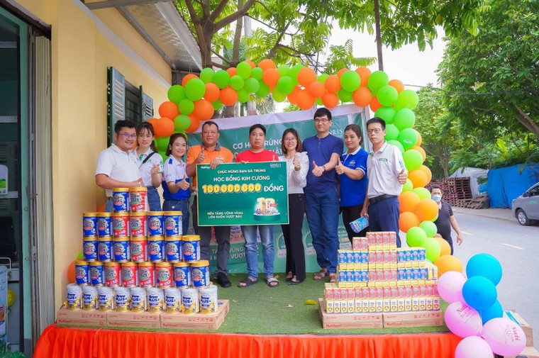 Hàng ngàn phụ huynh hạnh phúc nhận học bổng Nutifood GrowPLUS+ cho con ảnh 3