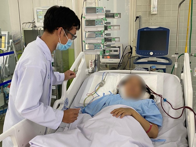 Bệnh viện Chợ Rẫy tiếp nhận “báo động đỏ”, cứu sống thai phụ ngưng tim ảnh 1