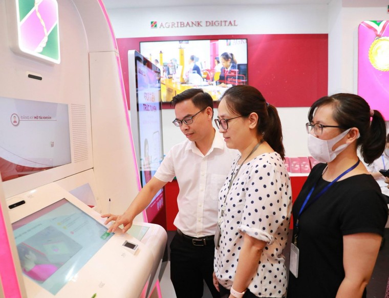 Agribank giới thiệu trọn gói dịch vụ ngân hàng số tại sự kiện “Ngày chuyển đổi số” ảnh 2