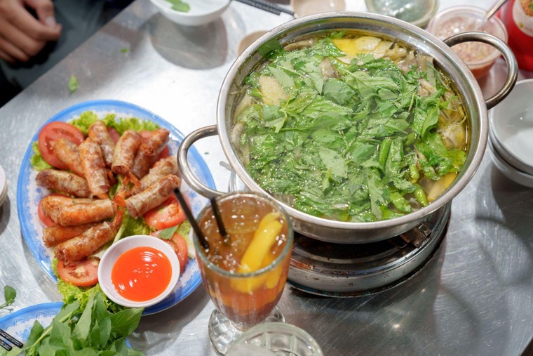 Doanh thu trăm triệu, doanh số trăm đơn – thành quả của 2 nhân viên bỏ văn phòng về mở quán ăn ảnh 1