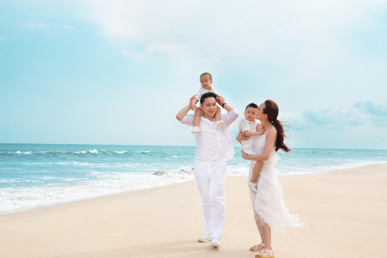 Victor Vũ – Đinh Ngọc Diệp hài lòng với quyết định đầu tư tại NovaWorld Ho Tram ảnh 1