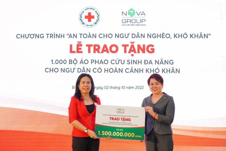 NovaGroup và Hội Chữ thập đỏ trao 1.000 bộ áo phao cứu sinh đa năng cho ngư dân nghèo ảnh 3