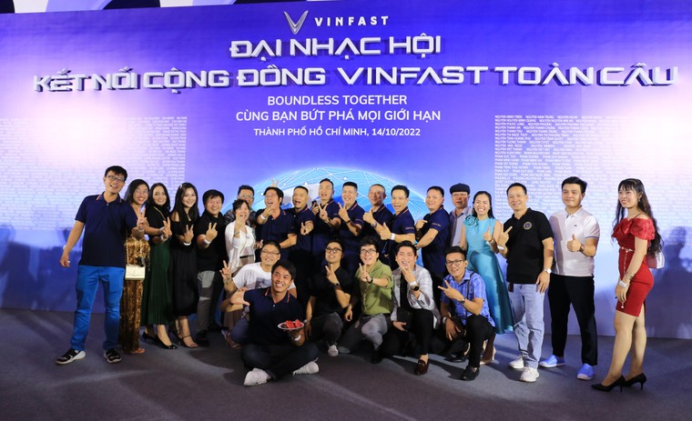 Cộng đồng Vinfast toàn cầu “bùng nổ” cảm xúc trong đêm kết nối ở TP.HCM ảnh 10