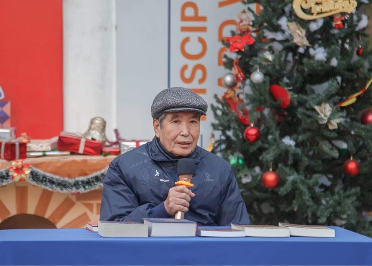 Nhà văn Việt đầu tiên viết về chất độc da cam ảnh 2