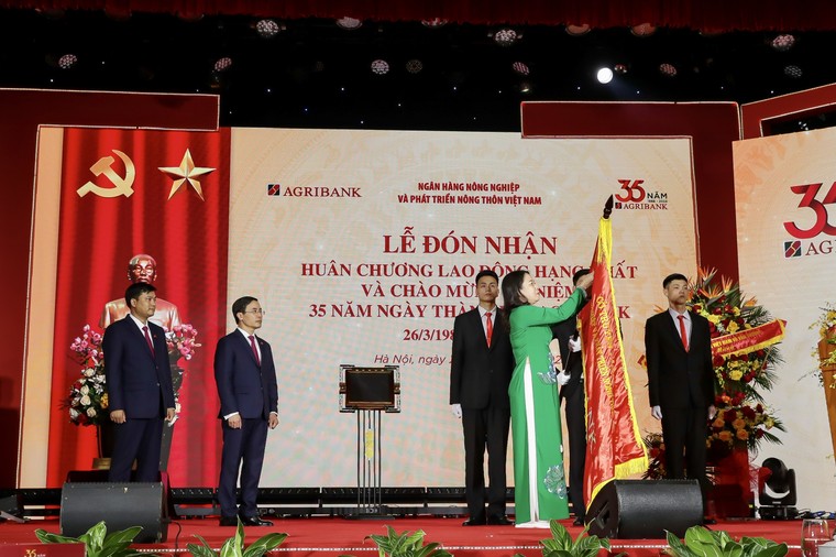 Agribank đón nhận Huân chương Lao động hạng Nhất ảnh 1