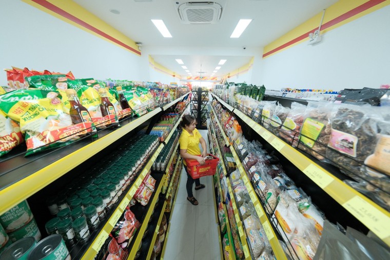 Cô gái trẻ ra mắt thương hiệu siêu thị Square Mart đầu tiên ảnh 1