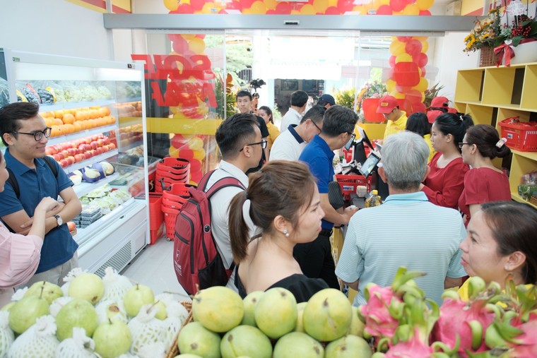 Cô gái trẻ ra mắt thương hiệu siêu thị Square Mart đầu tiên ảnh 2