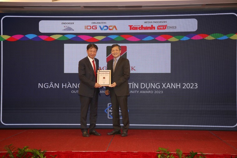 Agribank được vinh danh với 3 giải thưởng Ngân hàng Việt Nam tiêu biểu năm 2022 ảnh 2