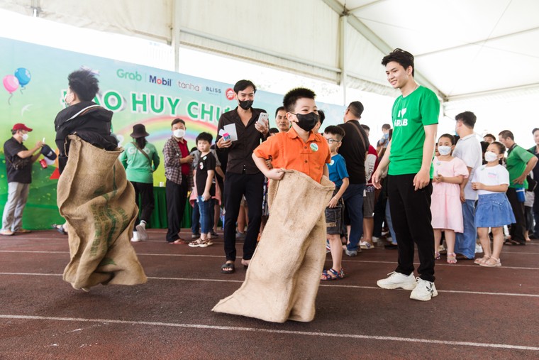 Màu xanh Grab phủ kín SVĐ Hoa Lư tại Ngày hội gia đình dành cho đối tác nhân ngày Quốc tế Thiếu nhi ảnh 3