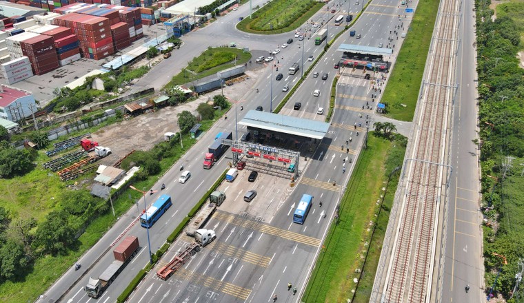 Người dân đề nghị điều tra việc chặn đường gần trạm thu phí Xa lộ Hà Nội ảnh 1