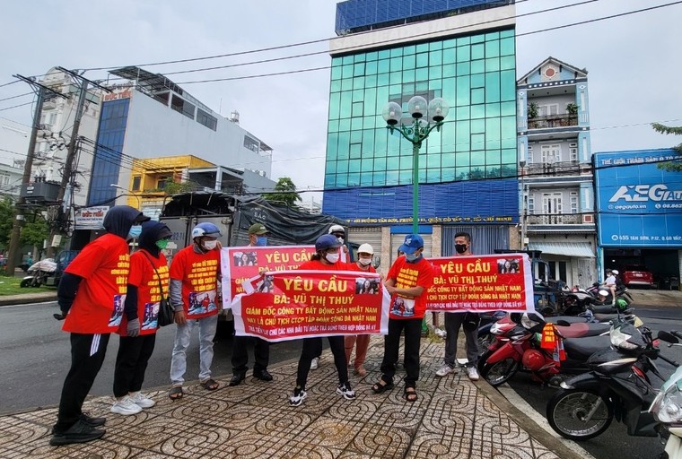 Hàng trăm nhà đầu tư đòi Công ty Nhật Nam trả tiền ảnh 1