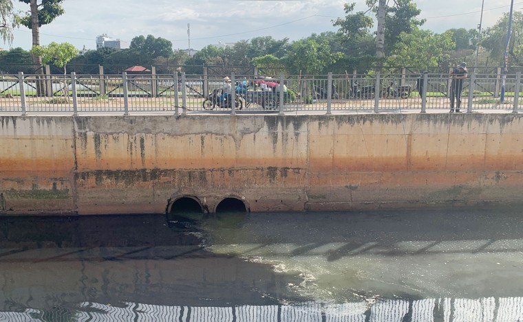 TP.HCM thu phí nước thải 25% - Bài 2: Gần 60% nước thải sinh hoạt chưa được xử lý ảnh 3