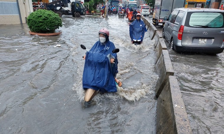 TP.HCM thu phí nước thải 25% - Bài 2: Gần 60% nước thải sinh hoạt chưa được xử lý ảnh 1