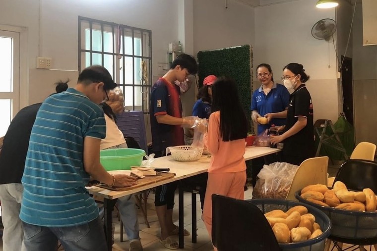 0 đồng và sự hào sảng của người Sài Gòn: Bài 2: Ấm áp những bữa cơm 0 đồng ảnh 2