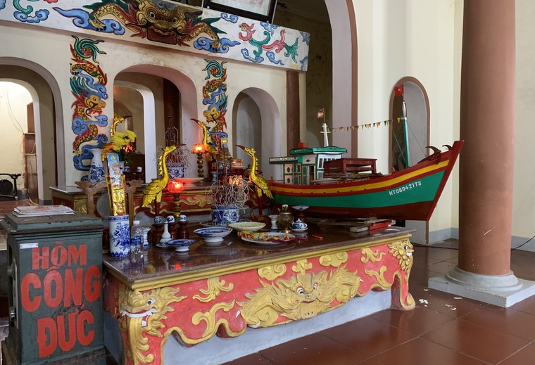 Độc đáo Miếu Ngư Ông - Nơi an táng hơn 100 cá voi tại Hà Tĩnh ảnh 1