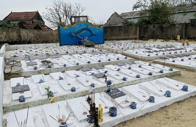 Độc đáo Miếu Ngư Ông - Nơi an táng hơn 100 cá voi tại Hà Tĩnh ảnh 3