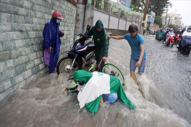 Tập đoàn Anh Vinh - Nhà thầu ì ạch - Bài 2: Thoát nước cũng chậm, làm đường cũng chậm! ảnh 1