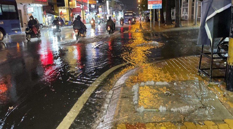 Phải có ai đó chịu trách nhiệm cho thất bại chống ngập đường Võ Văn Ngân ảnh 1