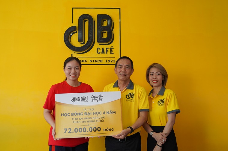 Quỹ Phát triển Tài năng Việt trao học bổng cho VĐV bóng rổ ảnh 1