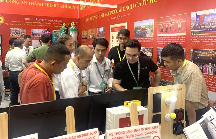 Nhiều thiết bị hiện đại tham gia triển lãm quốc tế PCCC 2024 tại TP.HCM ảnh 2