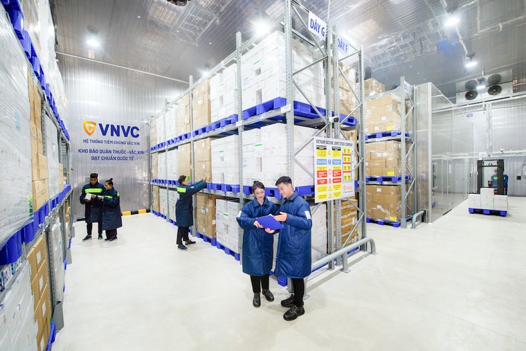 Người dân cả nước tiêm chủng an toàn tại gần 200 trung tâm VNVC ảnh 4