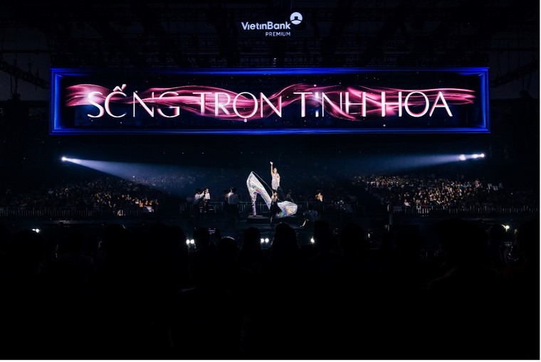 Bùng nổ cảm xúc với đêm nhạc Sống trọn tinh hoa đánh dấu hành trình 10 năm VietinBank Premium ảnh 1