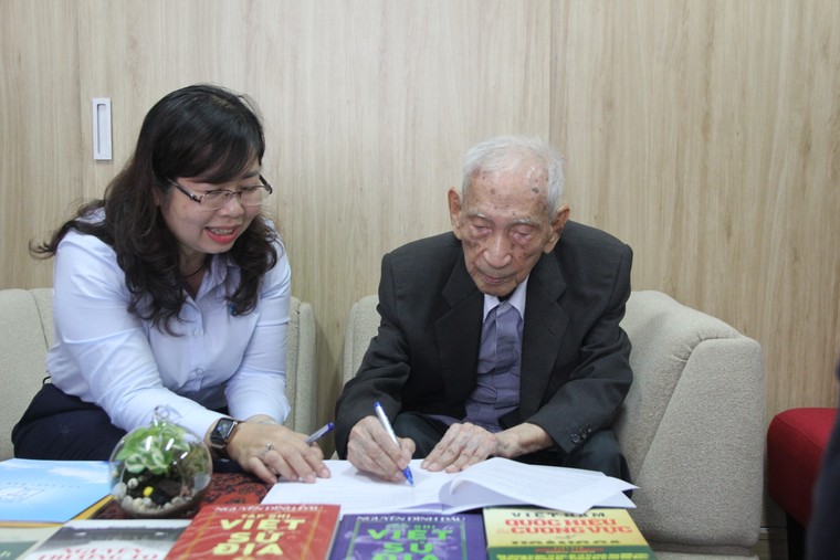 Nhà nghiên cứu Nguyễn Đình Đầu qua đời, đại thọ 104 tuổi ảnh 2